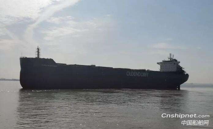 新韓通重工82K散貨輪HT82-213順利出塢